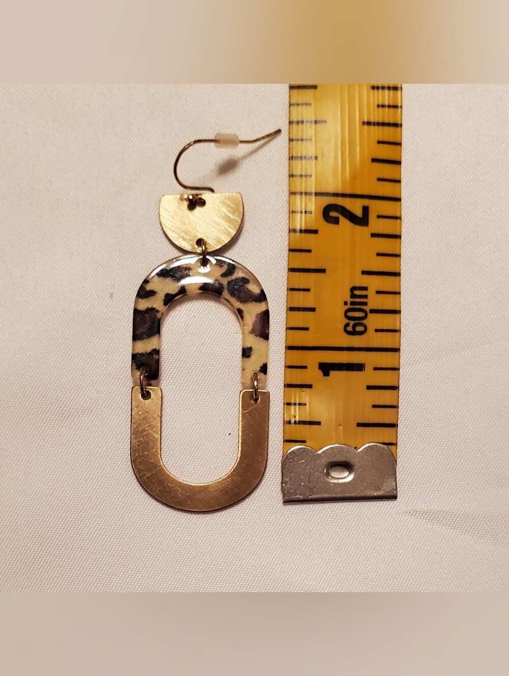 Leopard Print Acrylic Resin And Gold Brushed Oval Link Fish Hook Earrings New - Picture 4 of 5